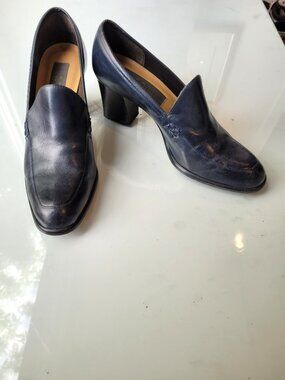 Vintage Women's Genuine Leather Navy Heeled Loafers size 8.5